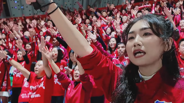 微视频丨拳头不硬，鼓点硬！“烈艳鼓娘”鲁丹钰，用最热的血，为川超绵阳队敲出最燃的鼓