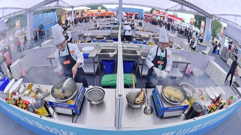 央媒看四川丨“小吃”不小！百年川菜开启“因食而旅”新图景