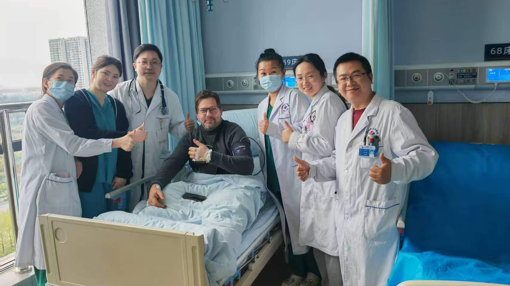 挪威国宝级乐团成员突发心梗获救 演出现场含泪致谢成都