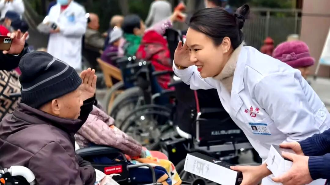 “微光”照晚晴：这位全国模范用“四色管理”点亮老人幸福晚年