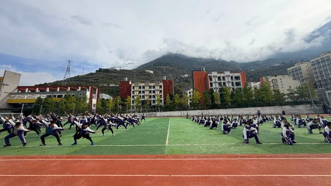 给嘿嘿！“川超”主场谢幕战：邀您来甘孜唱情歌、吃汤锅……