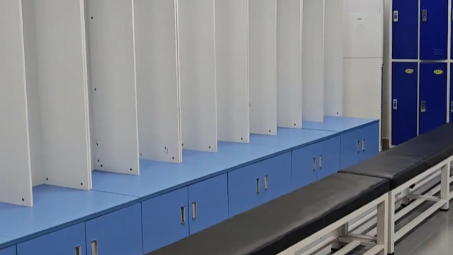 成都锦城队主场迎战巴中红叶队 客队离场后休息室一尘不染