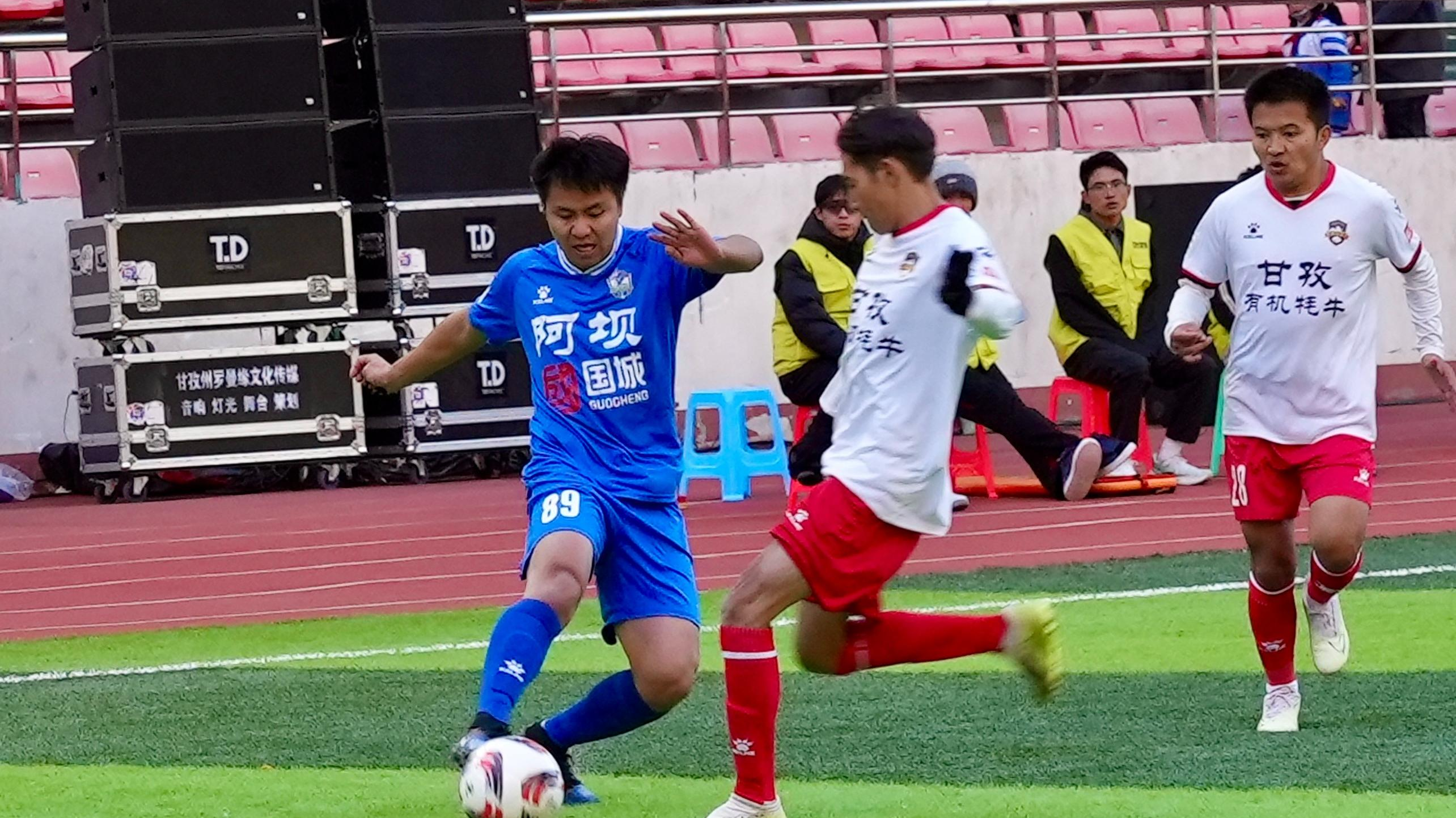 岷江与雅砻江的康定之约：川西德比温情收场，阿坝甘孜1:1握手言和