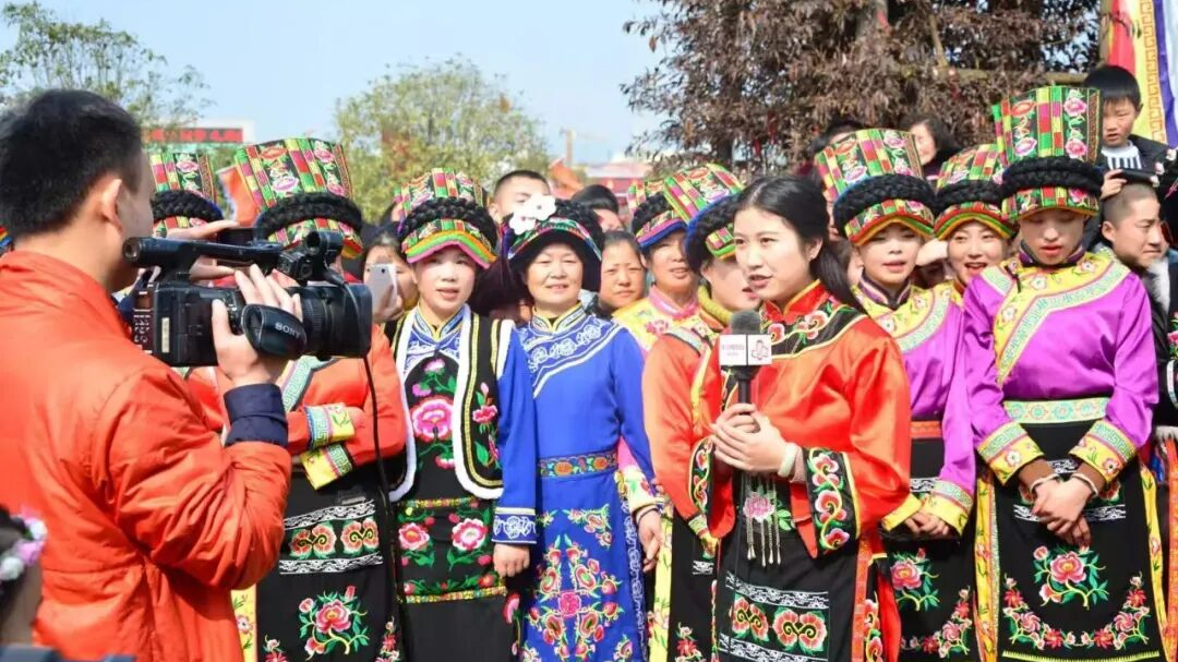 从汶川地震幸存者到首席记者