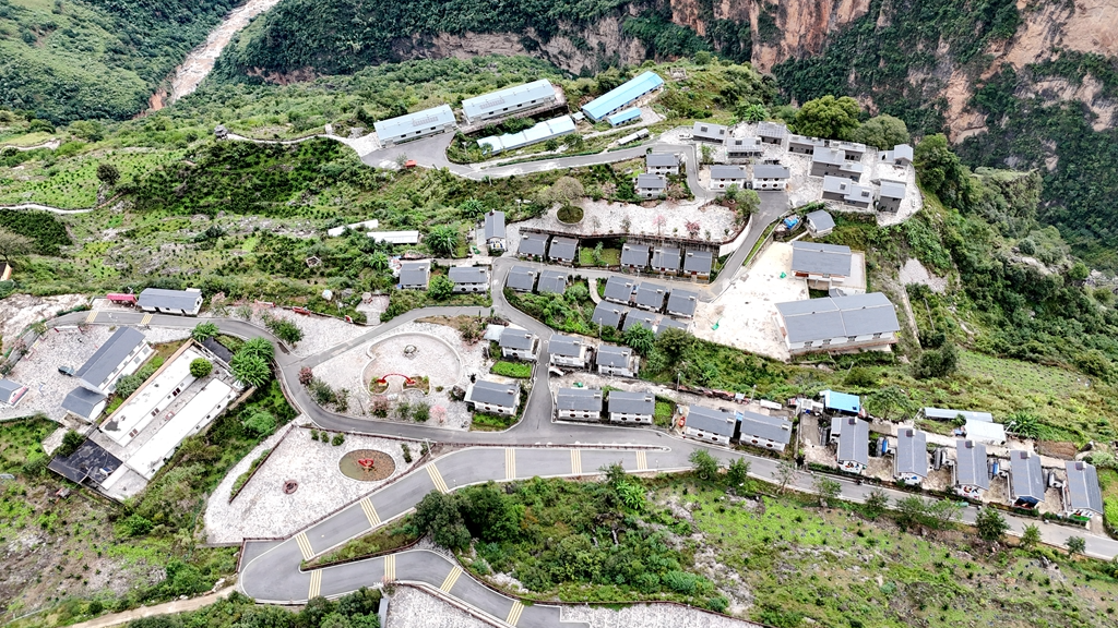 在阿布洛哈，这条路重新定义时间、希望与距离