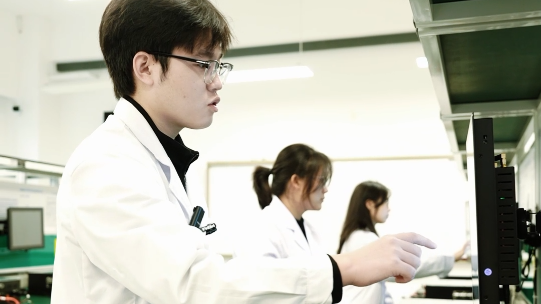 微纪录片丨在宜宾，我站上了动力电池的“风口”