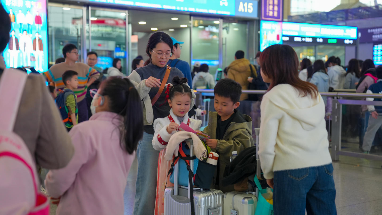 透视秋假经济的第一张成绩单，看“教育+文旅”撬动消费市场