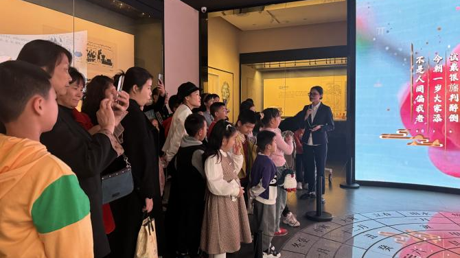 让春秋假持续发挥价值，还需如何协同发力？｜首个“春秋假”观察