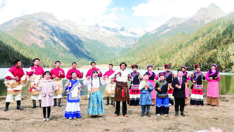 甘孜：贡嘎山下绘就民族团结多彩画卷