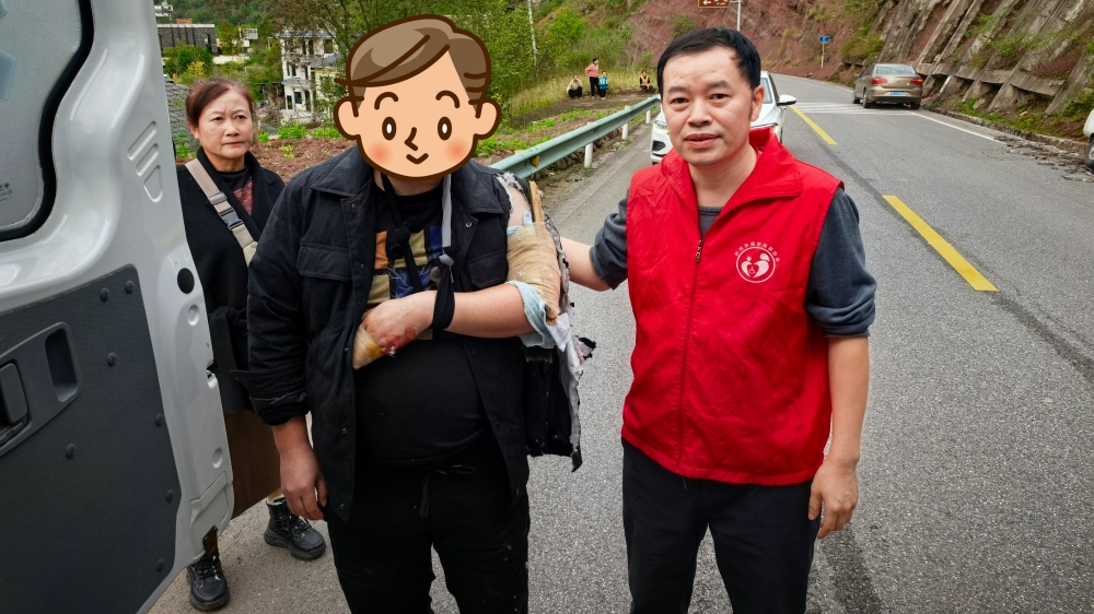 “我是志愿者，也是医生，让我来！”泸州驻村干部路遇车祸紧急救援
