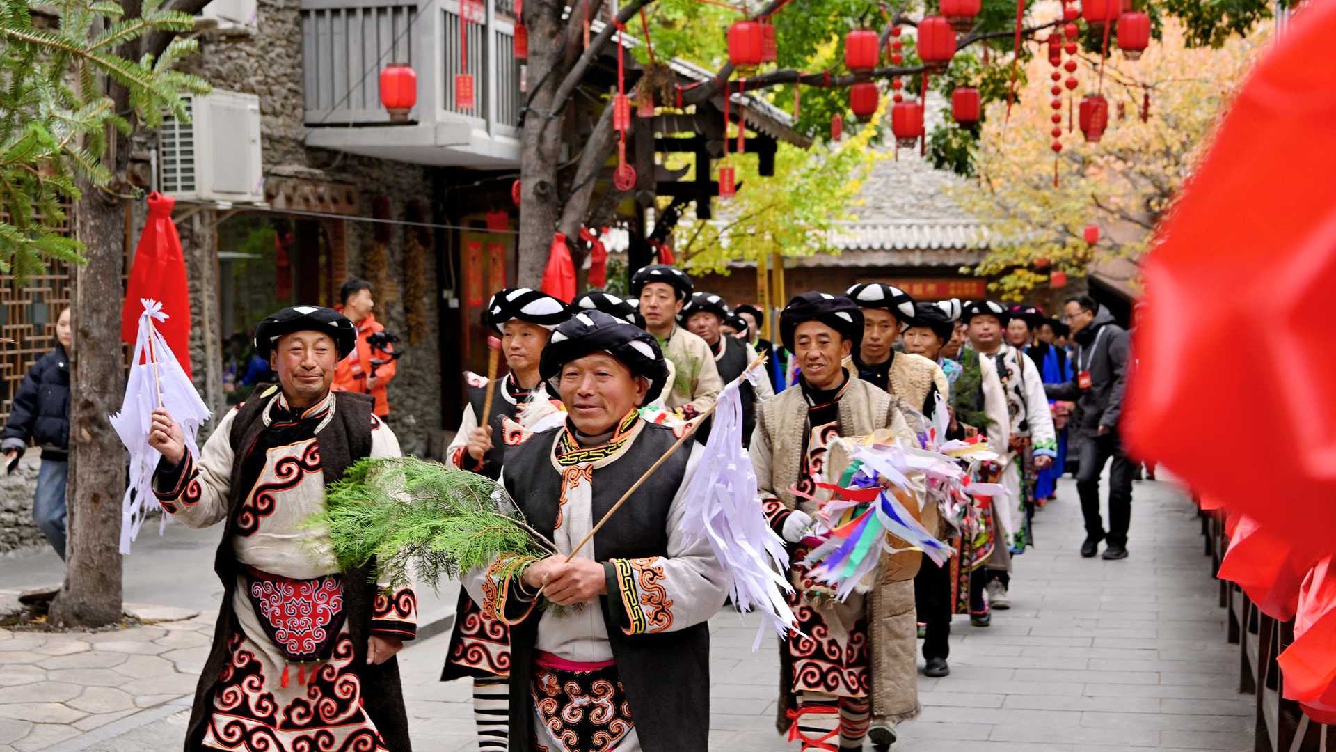 “纳吉纳鲁”！在“东方古堡”里遇见热闹的烟火羌年