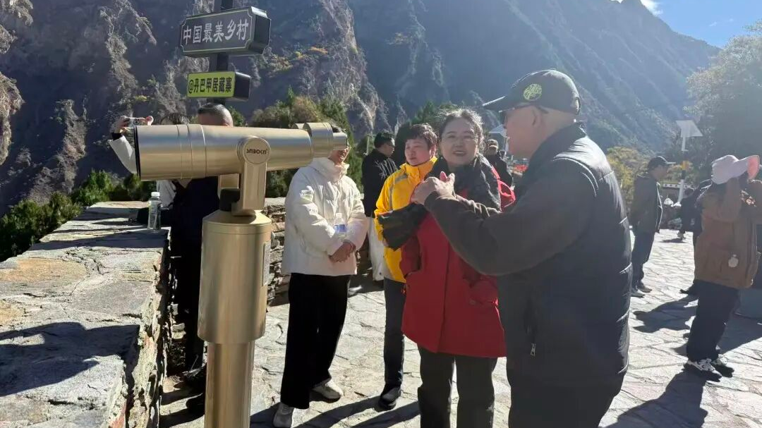 甘孜名人回乡共话发展：75载沧桑巨变，游子眼中的新甘孜正加速崛起