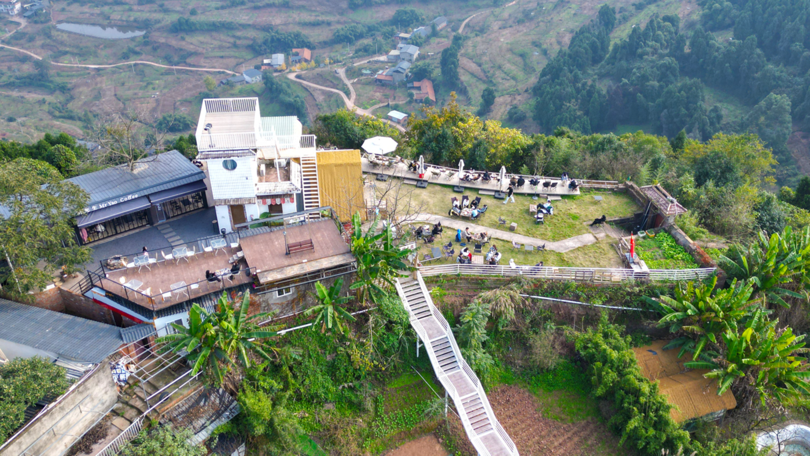 手机先喝！成都龙泉山网红咖啡把山风装进杯，拍照拍出百万流量