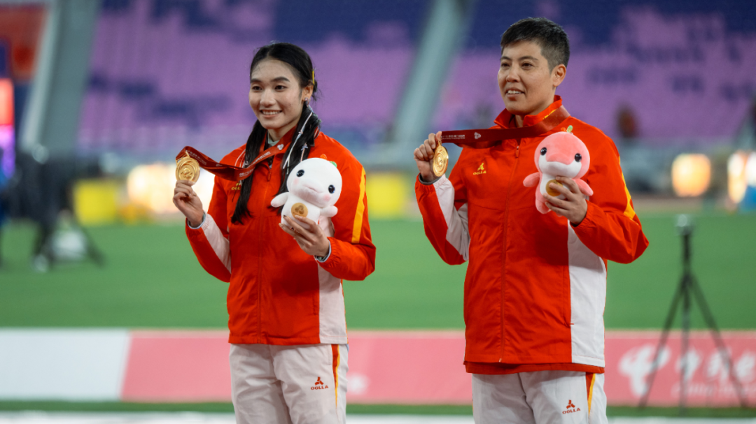 从乡村“跑”到全运会冠军领奖台！德阳姑娘拒绝“天才”标签