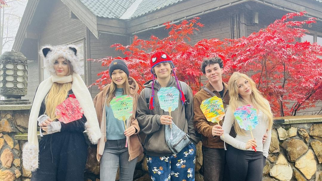 四姑娘山、达古冰川“长满”泰国旅行团！免签一年多后，四川成东南亚游客的“冰雪后花园”