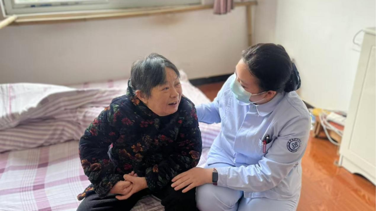 资阳乐至试点助浴服务 助困难失能老人“澡”回体面