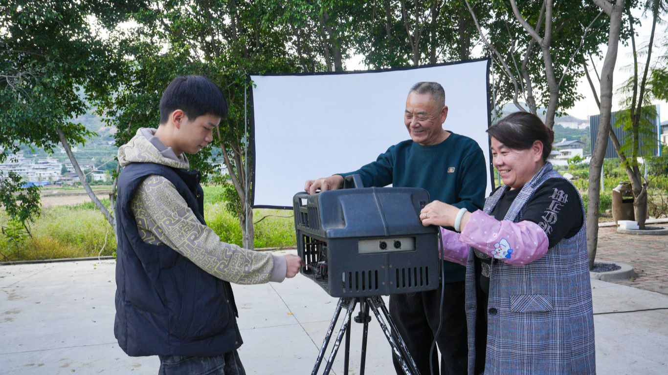 攀枝花：三十八载坚守，他们用光影照亮乡村星空