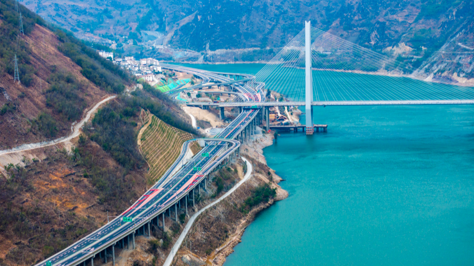 手绘长图丨沿江高速：金沙江畔的“超级工程”