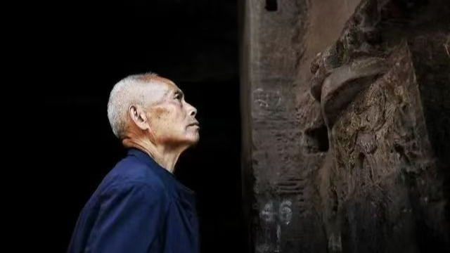 一人一犬，走出43年国宝“零失窃”纪录——记安岳石窟守护人吴忠富