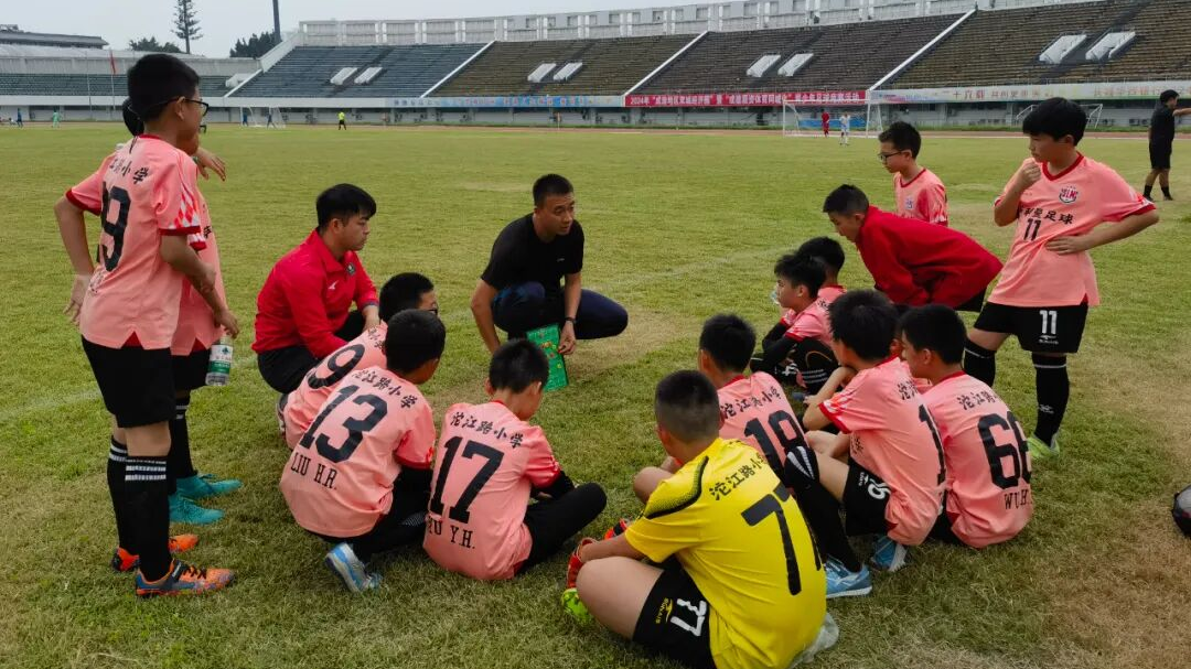 听德阳重装队球员讲述扎根足球青训的故事