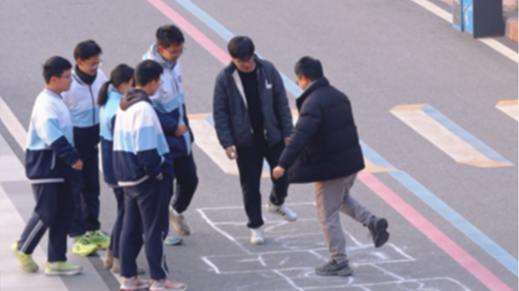 德阳这所学校把“跳房子”玩火了！网友都在看