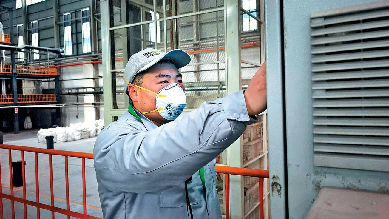 雅安造“微米小球”反向抢占国际市场