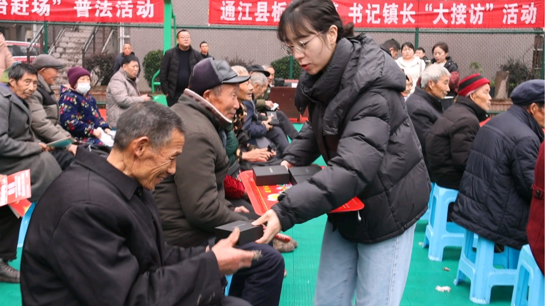 精准定位，轨迹可溯！通江这个镇400多名独居老人配戴智能手环