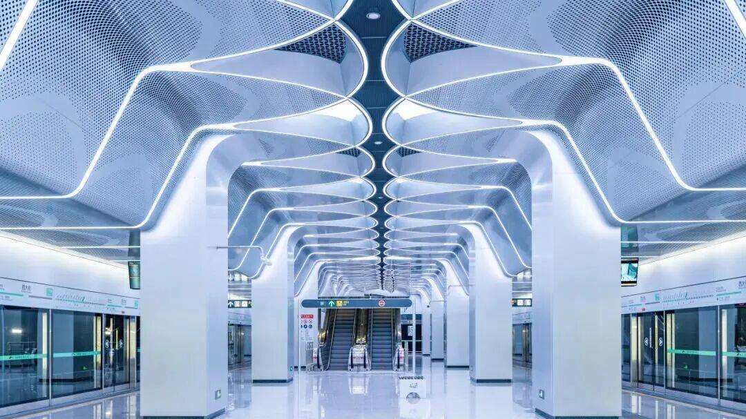 “体验梦幻般的旅程” 外交部发言人点赞成都地铁