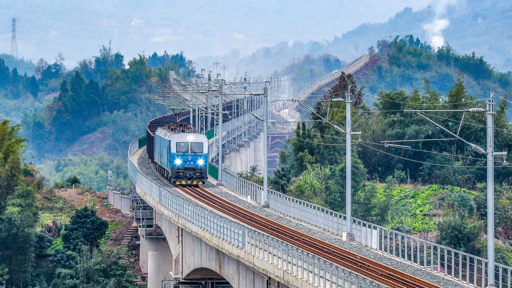 视觉丨西部陆海新通道隆泸叙铁路“成长记”