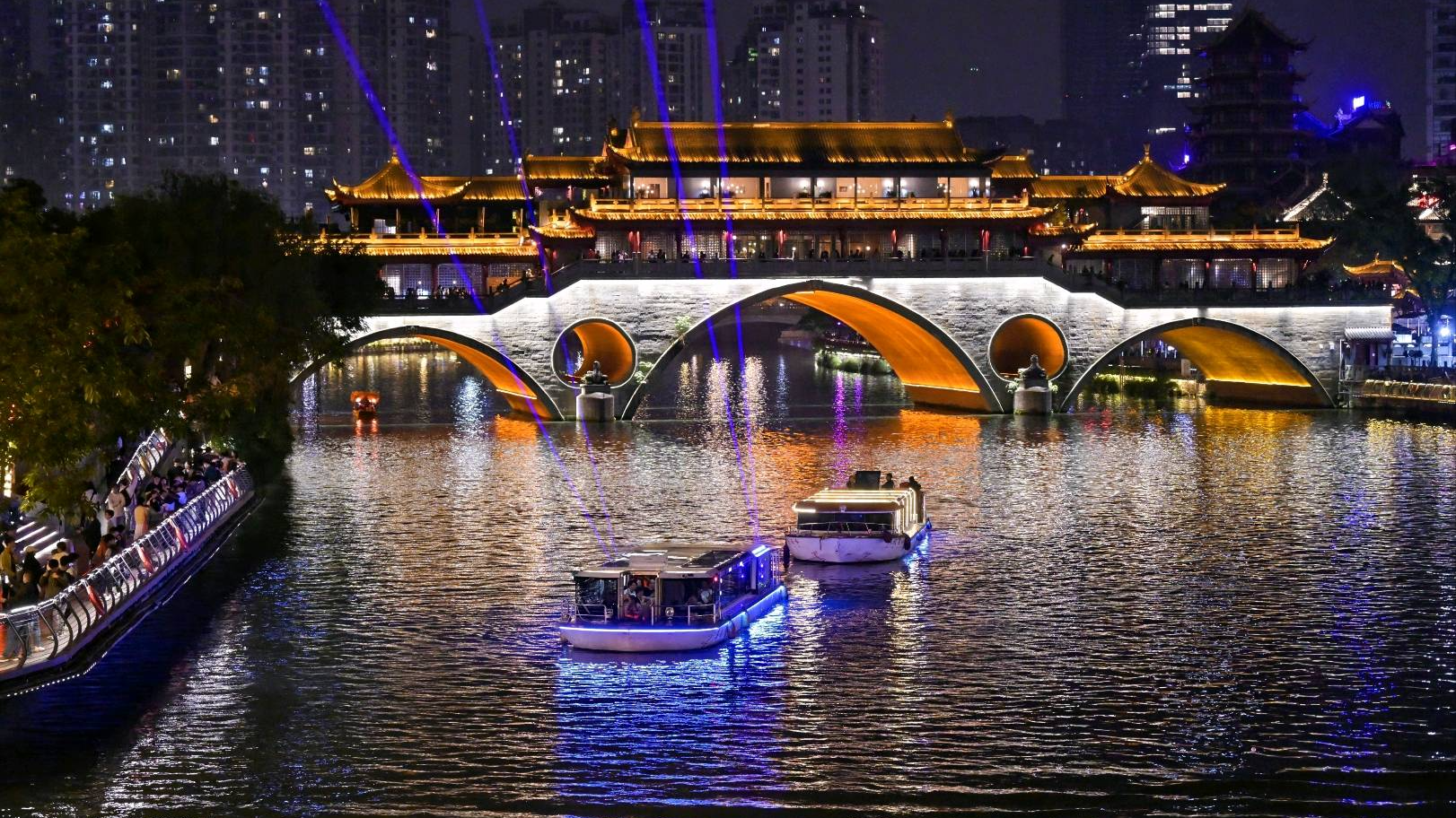 冰雪+国风+光影！成都跨年玩法太绝了