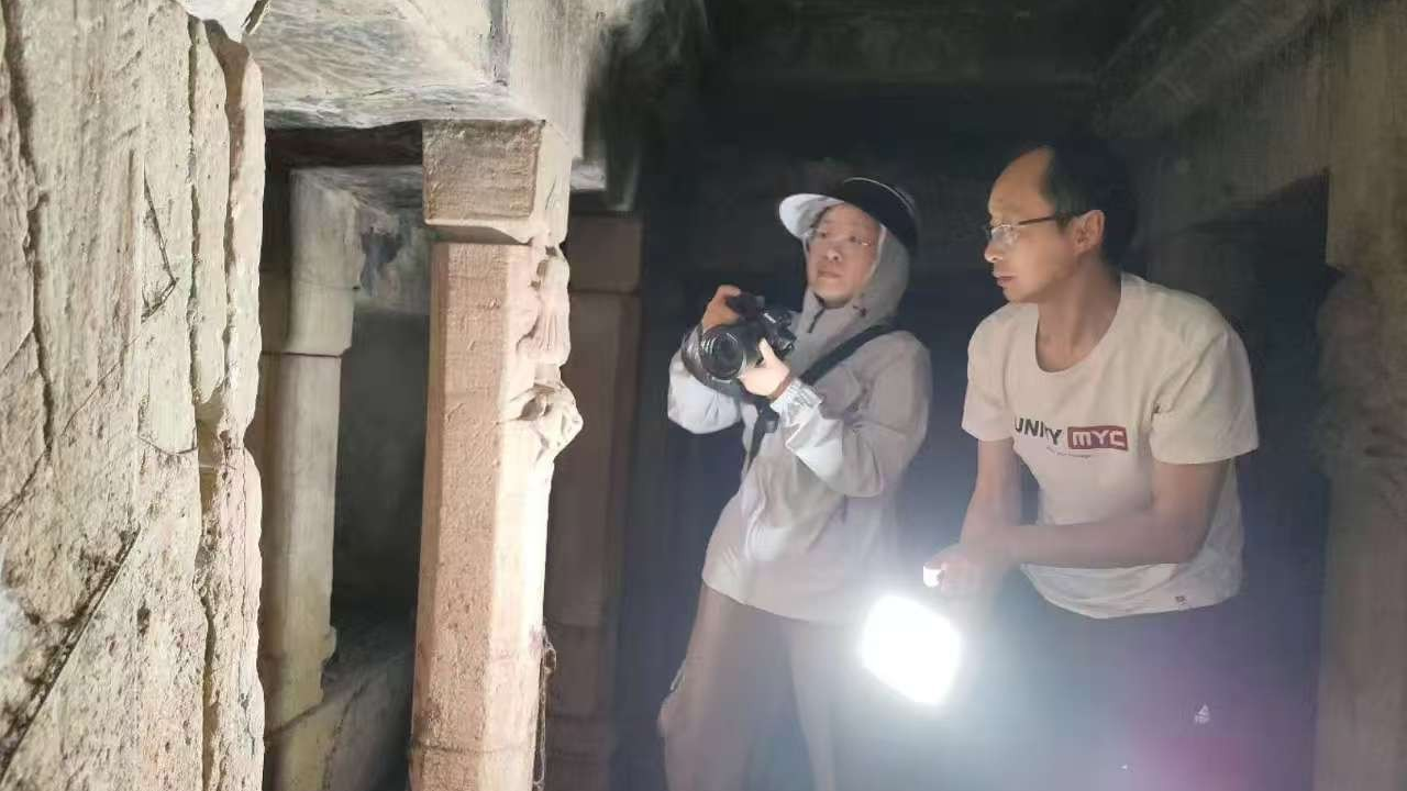 一双双年轻的手接过千年文脉——记安岳石窟的“90后”数字工匠