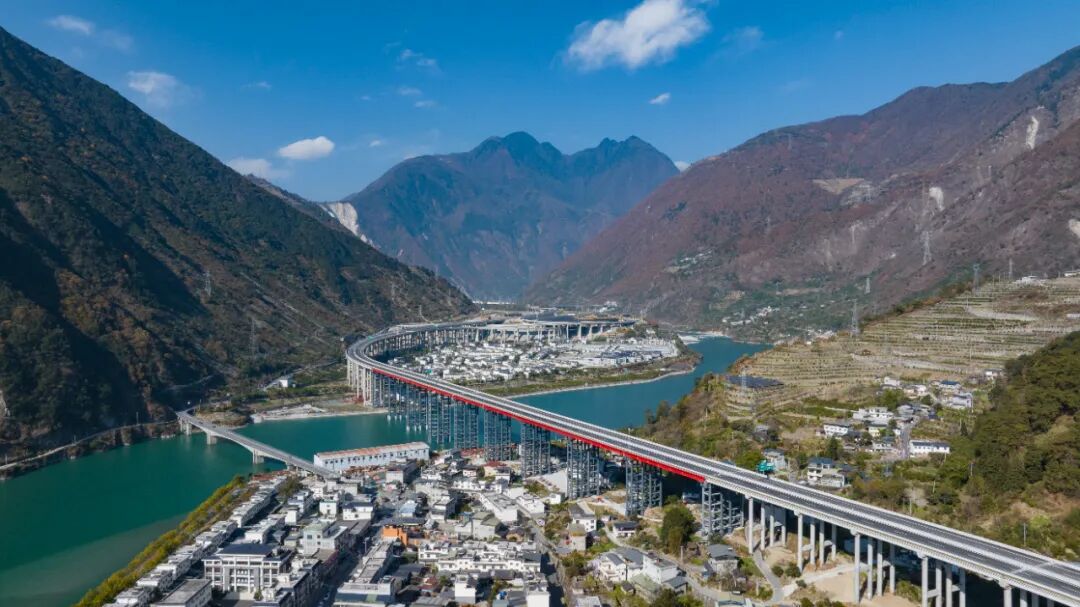 甘孜州首条“通海”高速试运行 3.5小时成都直达海螺沟