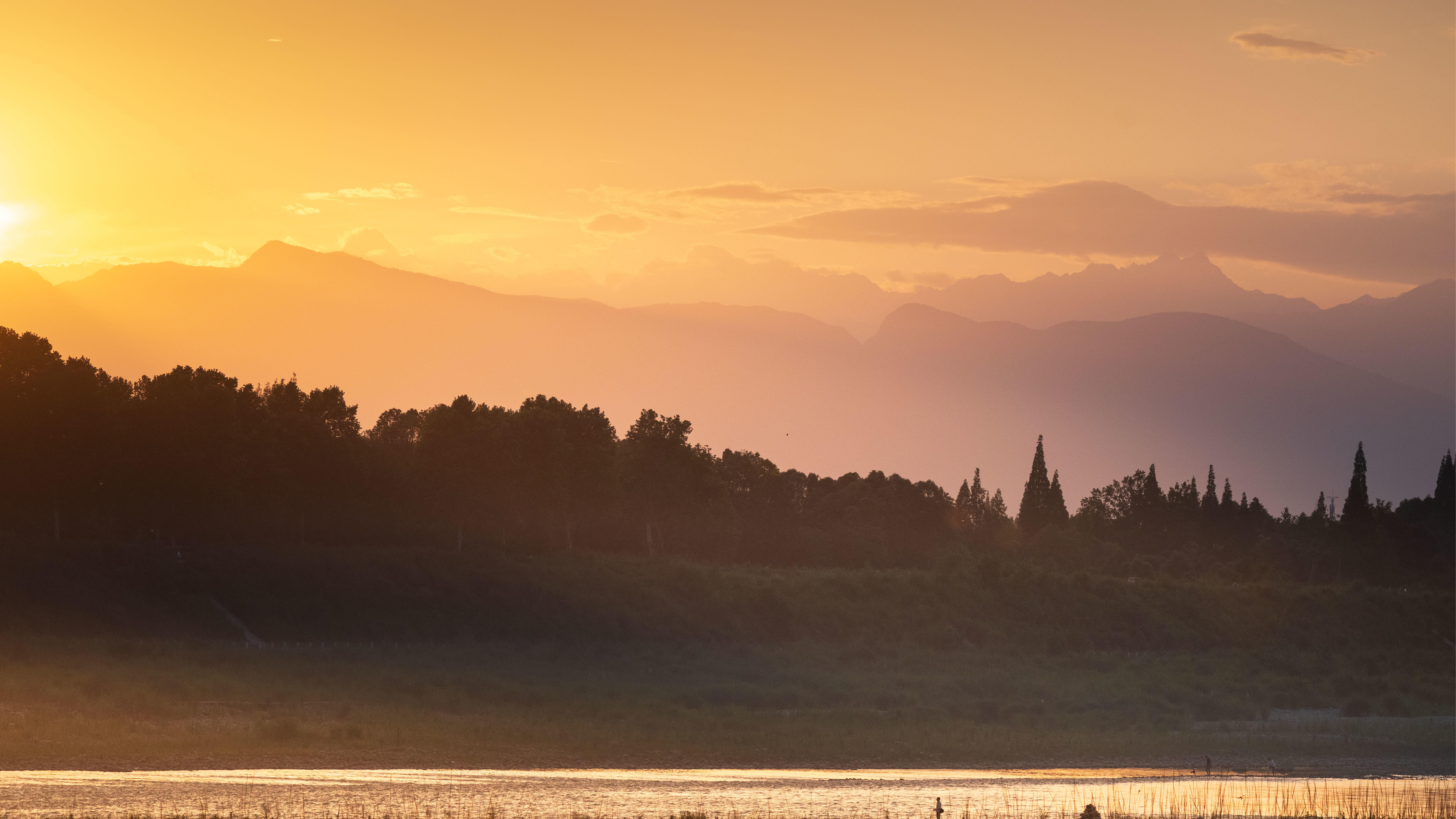 独一份浪漫！2025年成都人推窗见雪山81次，首次在除夕拍到幺妹峰