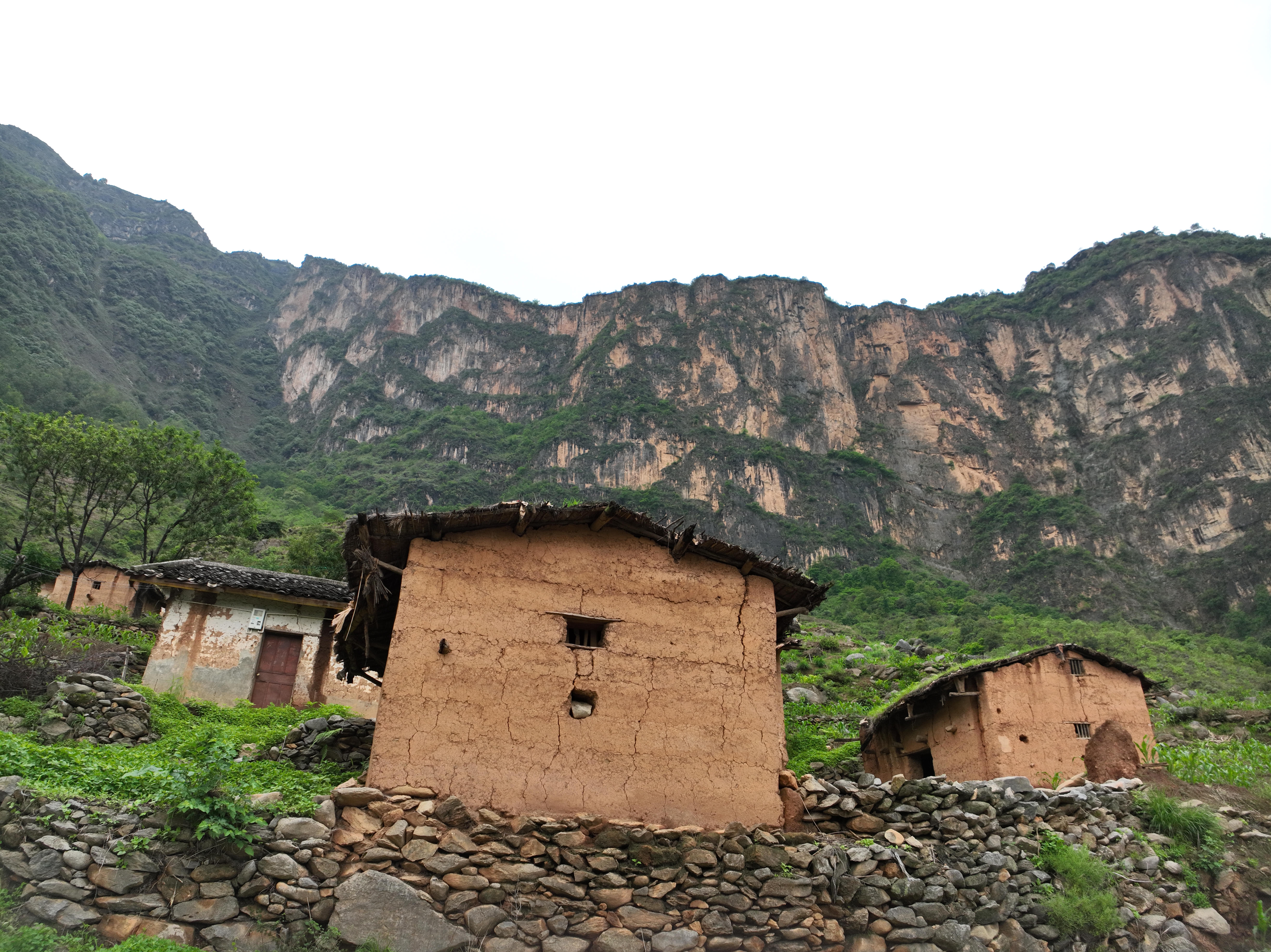 悬崖下的阿布洛哈村(旧址).JPG