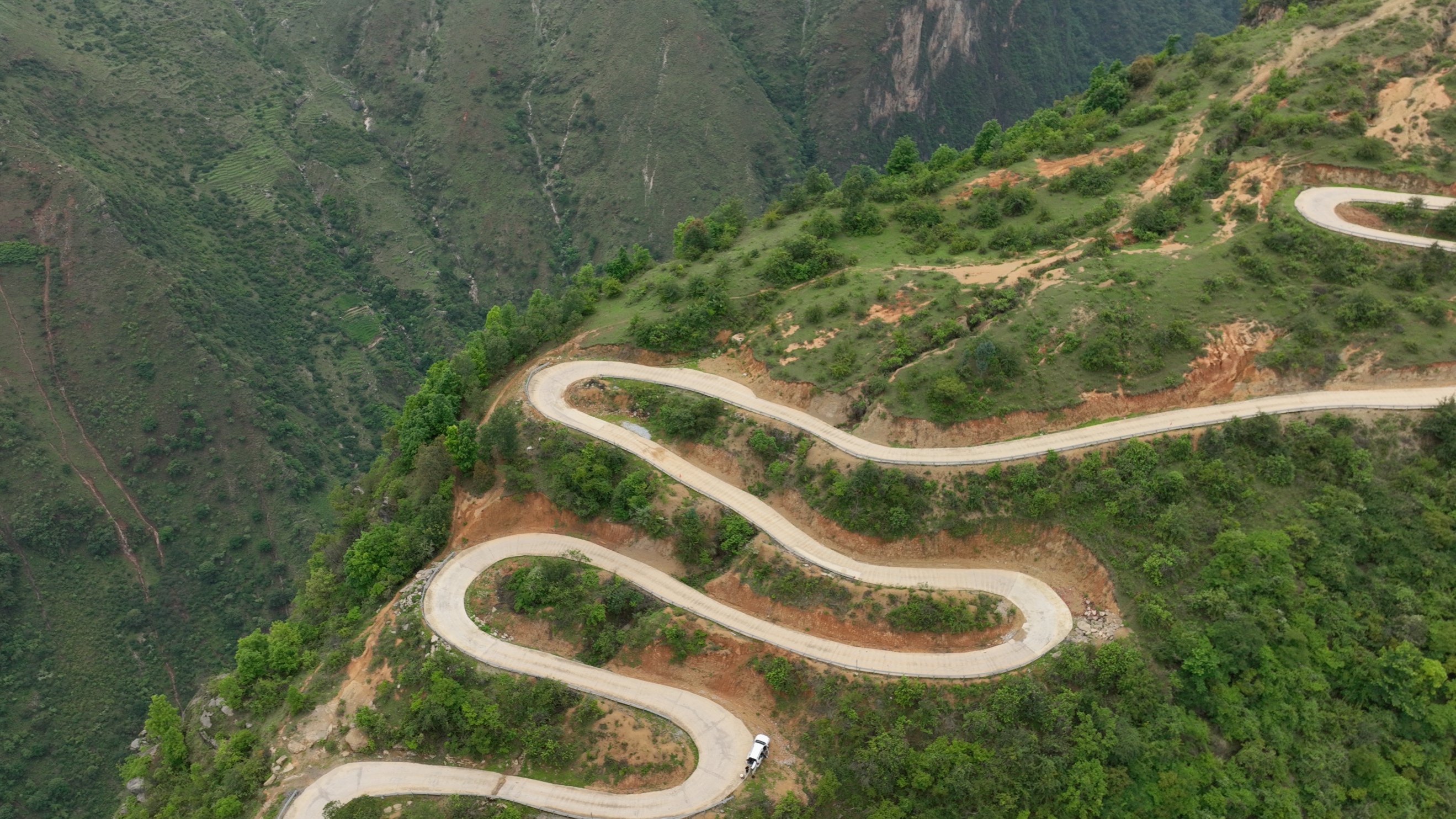 凉山：当路通向云端