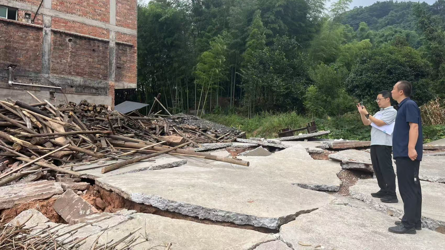 滑坡前成功转移117人，泸州一基层干部获应急管理部嘉奖