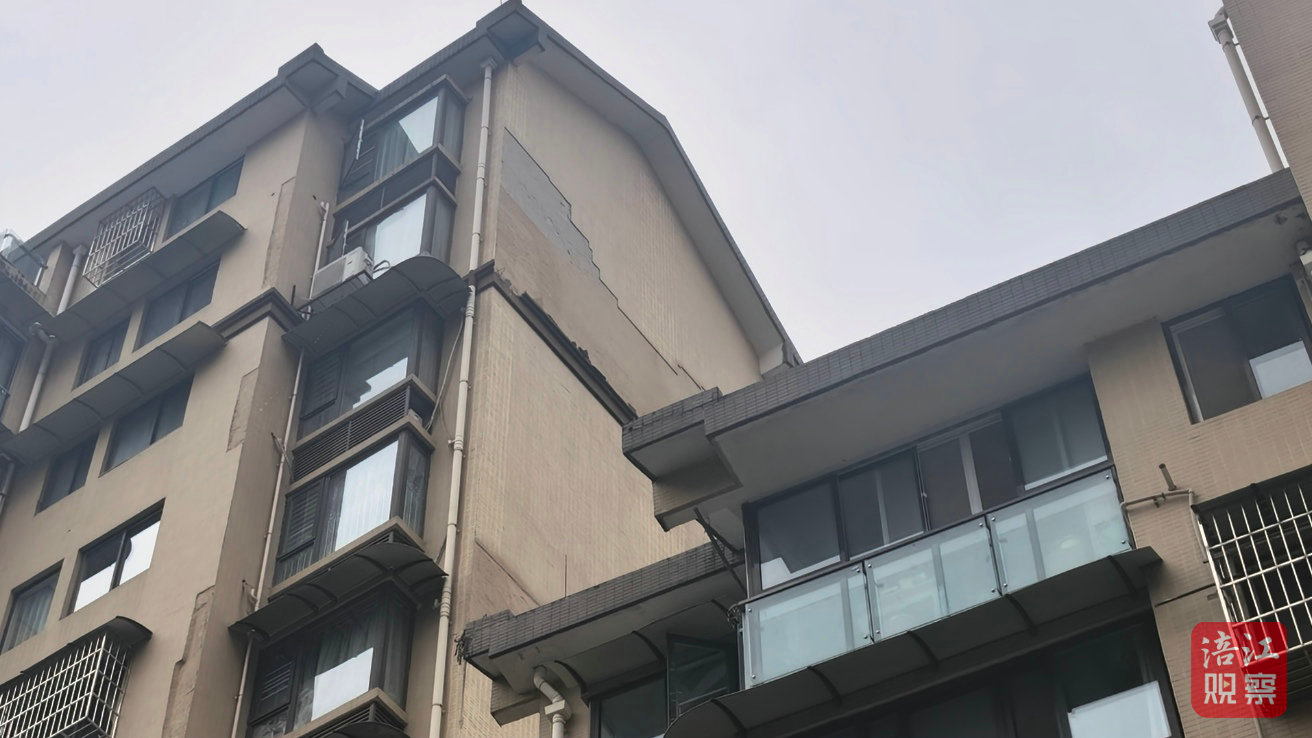 记者调查丨外墙装饰条高空“悬停”4年 维修方案缘何迟迟难“落地”？