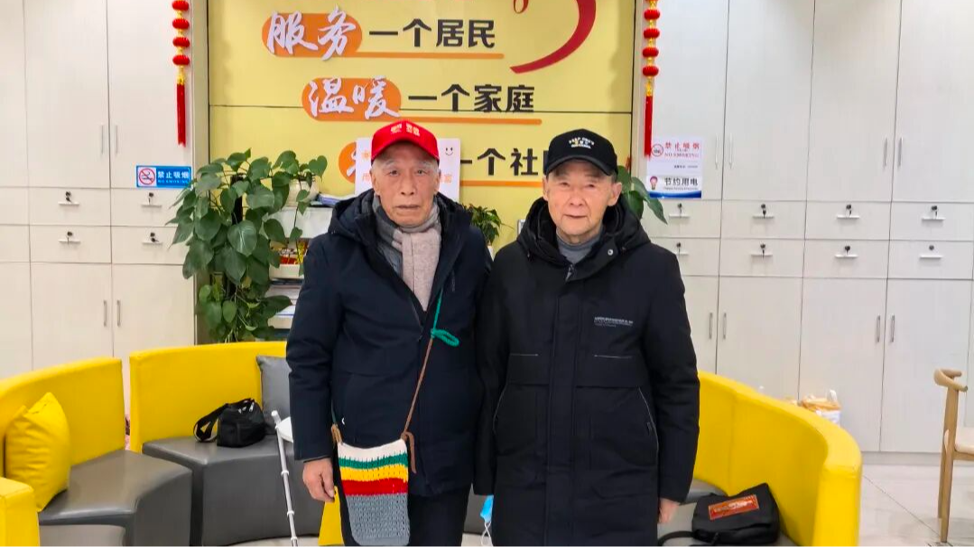 百岁老兵一抱泪崩：“以为这辈子见不到了！”