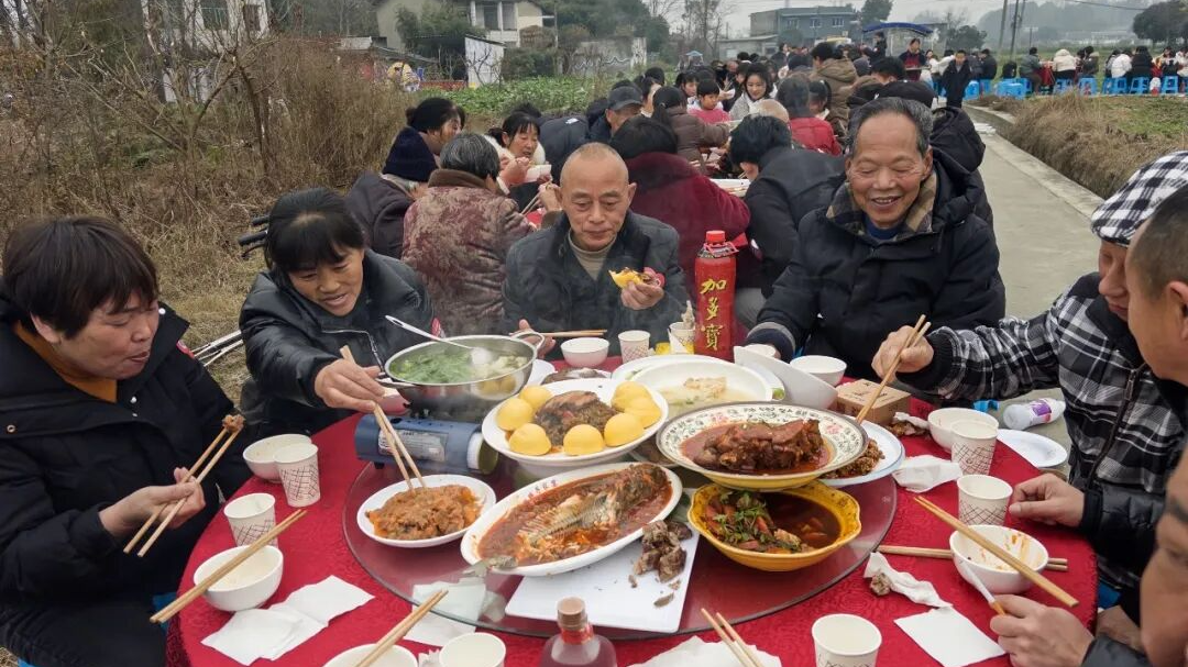 十万人围观杀年猪，围观的究竟是什么？