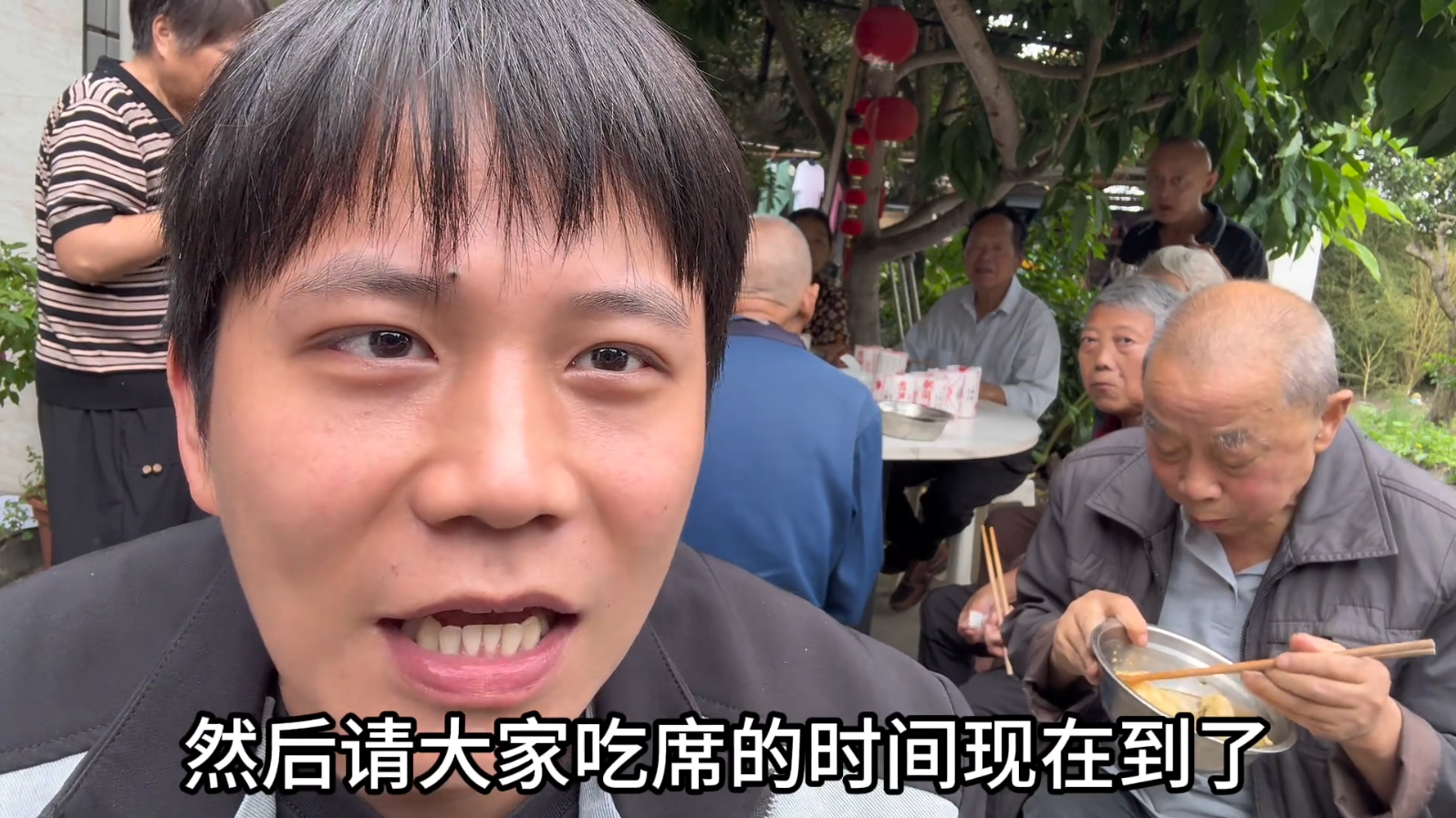 视评来了丨十万人抢吃这个村的坝坝宴 啥子咸烧白这么香？