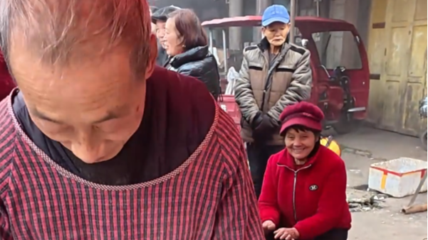 雅安：记者带你赶大集，一起寻找幸福“马”