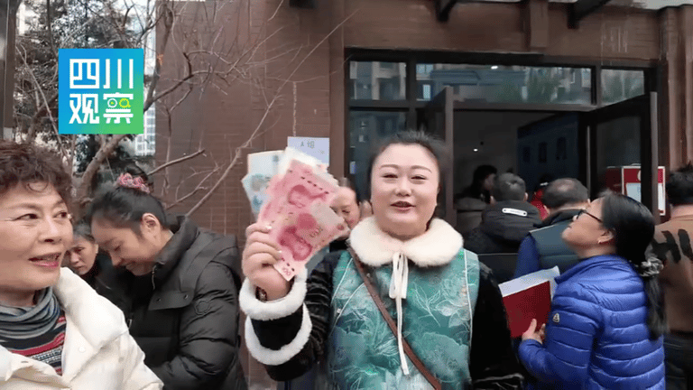 谁慕了我不说！自贡一小区撒297万分红，业主最多领近2万