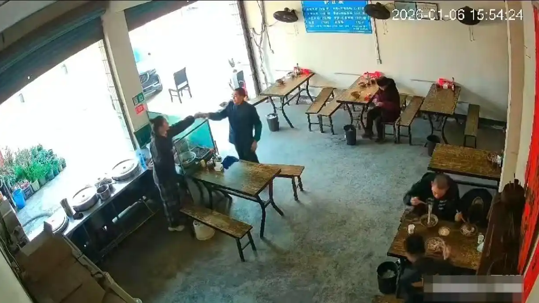 百岁老人最后一碗粉，是陌生人请的 家属全网寻人致谢｜看见正能量