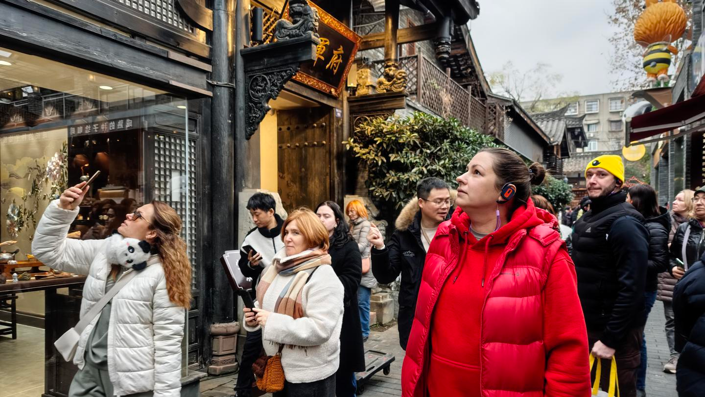 成都人喊冷，俄罗斯人说暖！俄罗斯多家旅行社组团来考察：想开发线路让俄罗斯人来蓉过暖冬