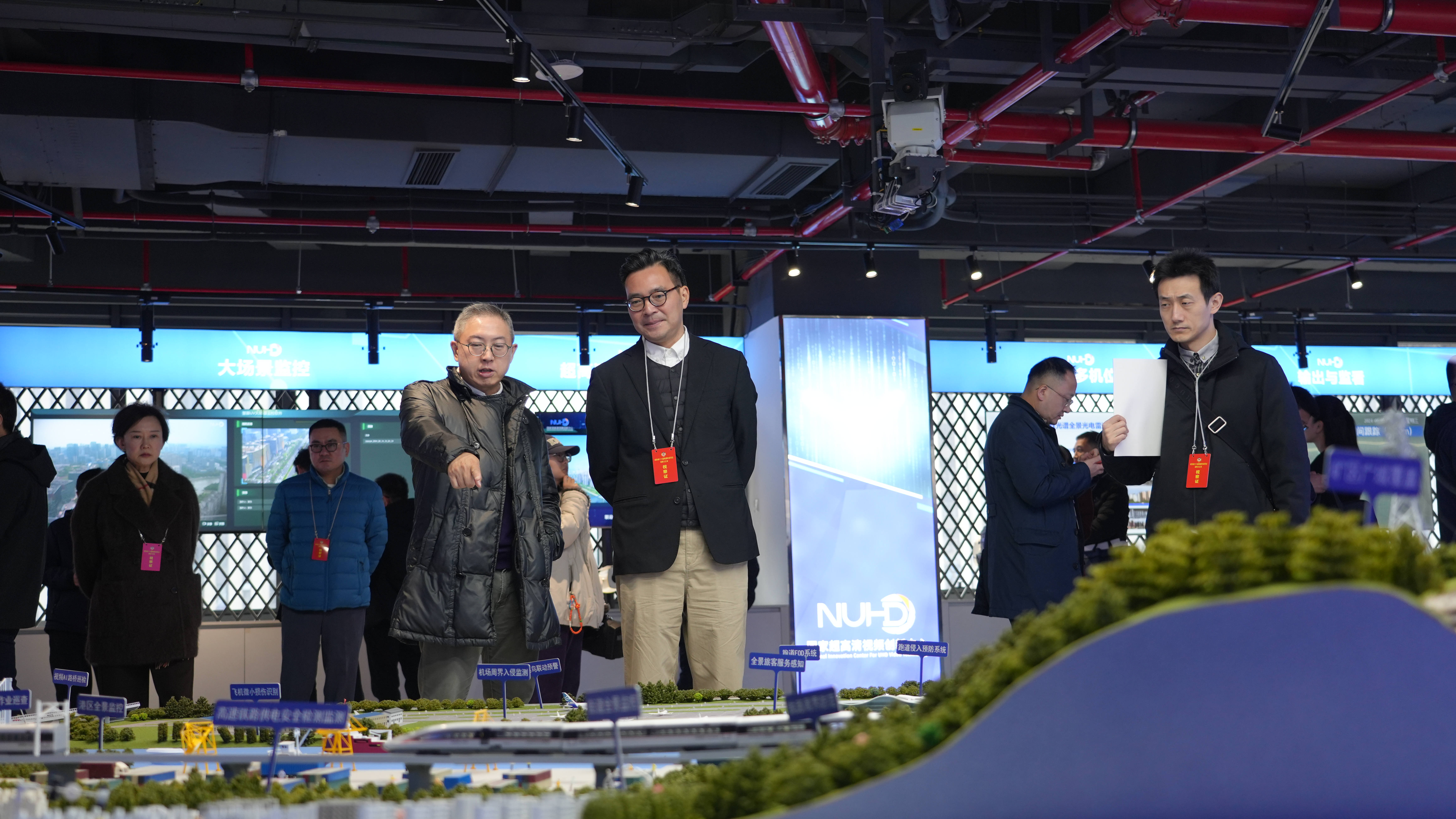 一路走、一路看、一路议，市政协委员点赞成都发展成效：既有速度，也有温度  