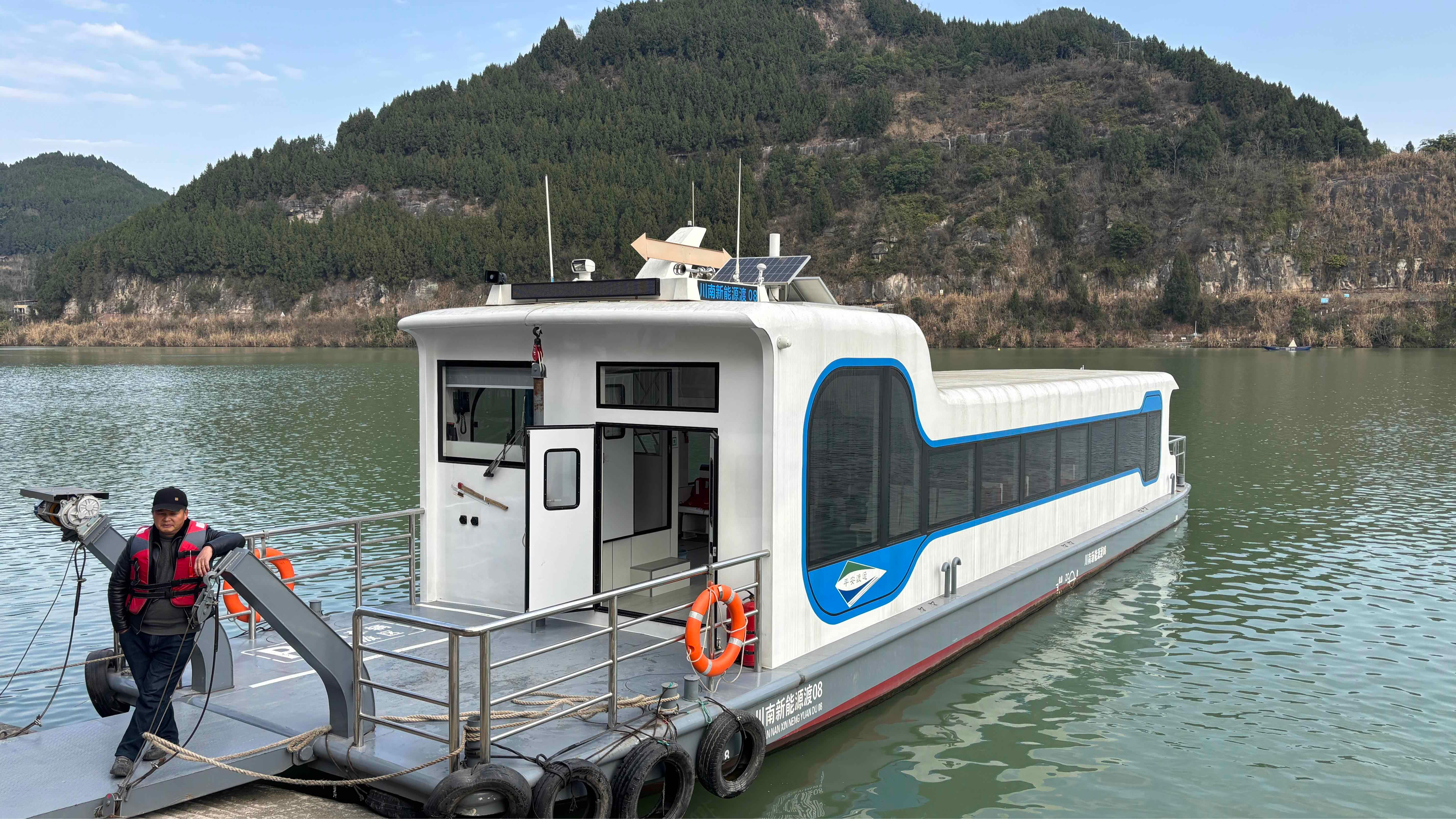 新春走基层丨南充“水上公交”上新，这条1元回家路安全又舒适