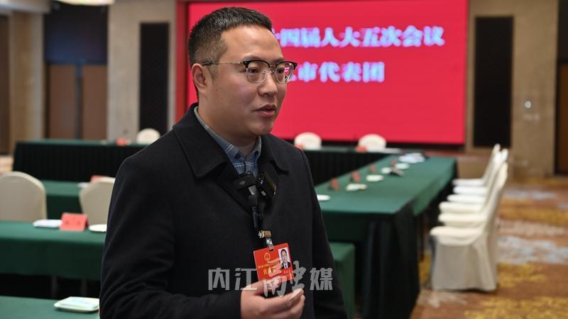 天府融媒看两会丨省人大代表李金平：一颗果的“天地”间
