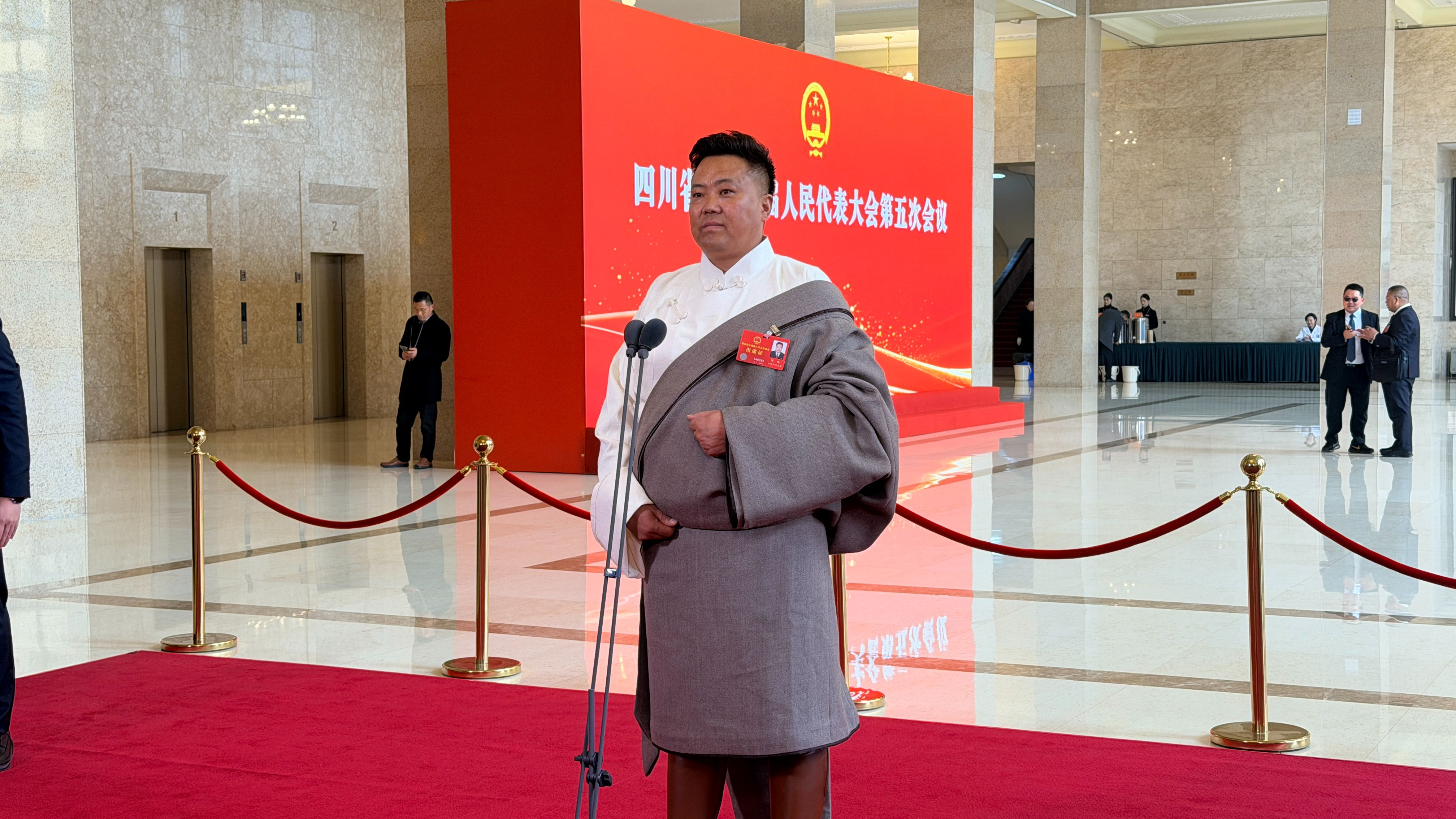 代表通道丨阿珠代表：草收了、地绿了，亚姆热！亚姆热！