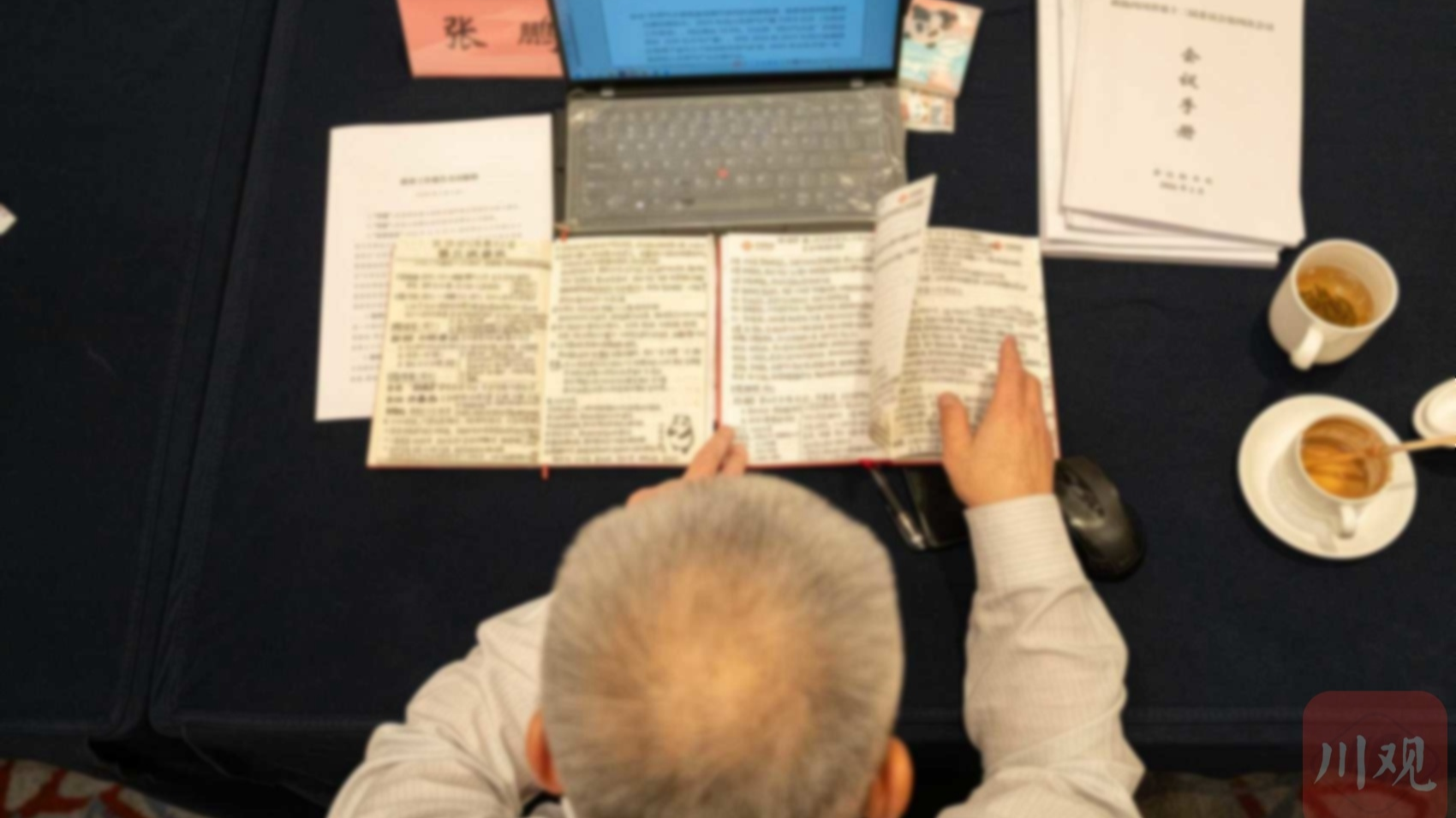 代表委员的“笔记本”里藏着什么？丨蹲会新发现