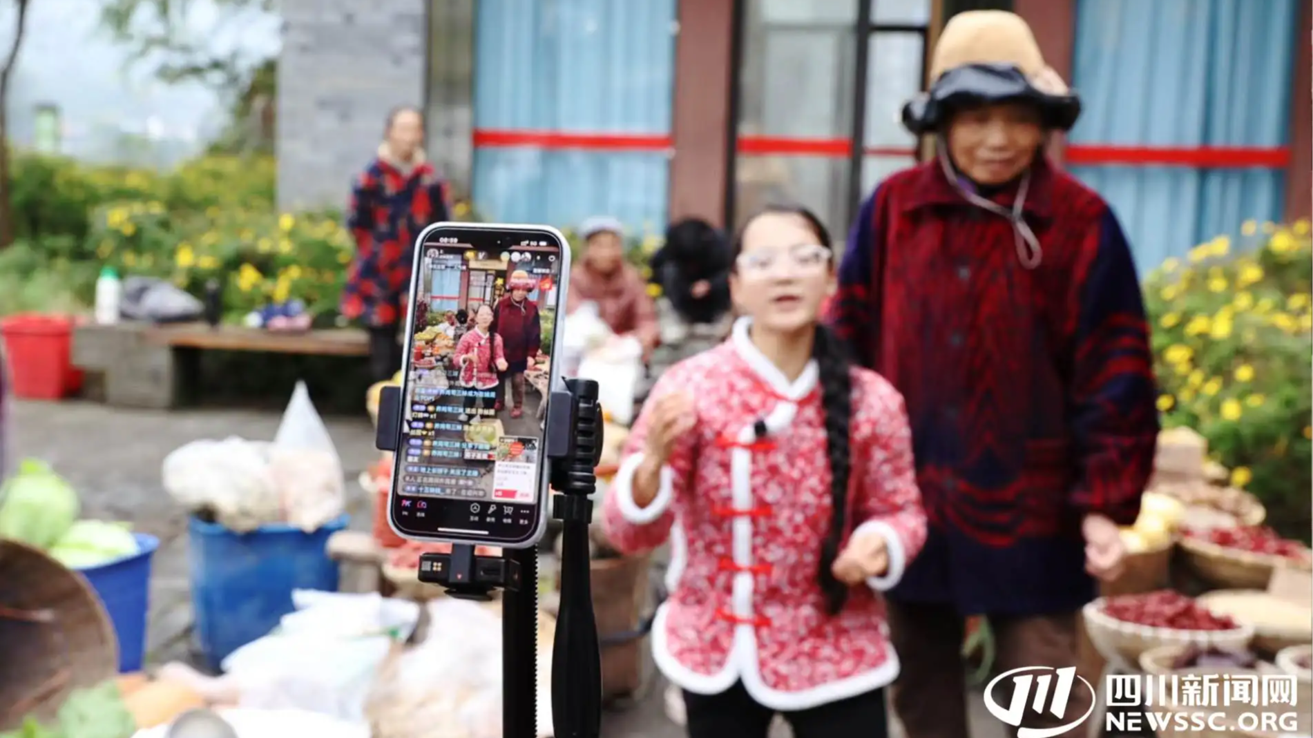 新春走基层丨一个“脆骨女孩”与一座古镇的同频重生